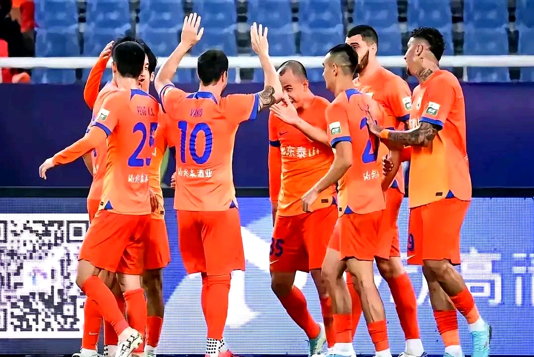 球队频繁变阵，最终奏效成功防守