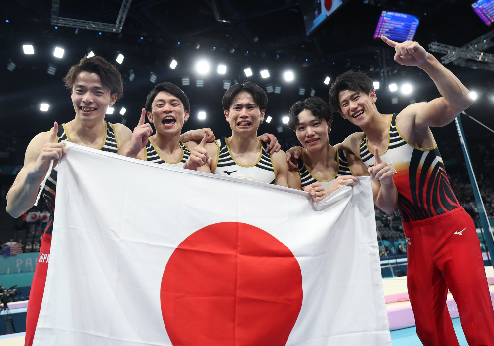 爱游戏官网-日本游泳选手刷新世界纪录，夺得金牌