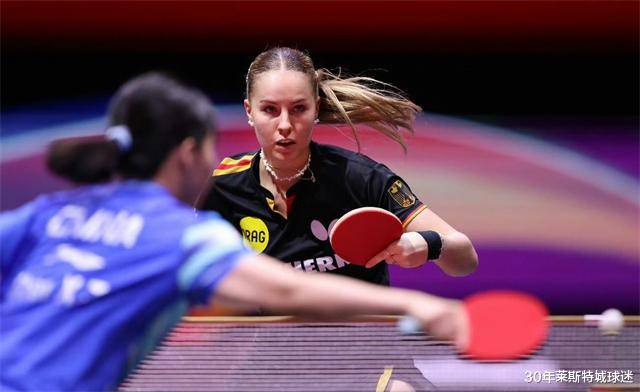 令人惊叹的足球比赛，女选手实力爆发