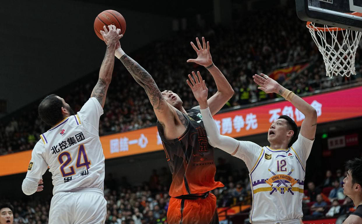 包含首发阵容出炉，山东队备战关键战役的词条