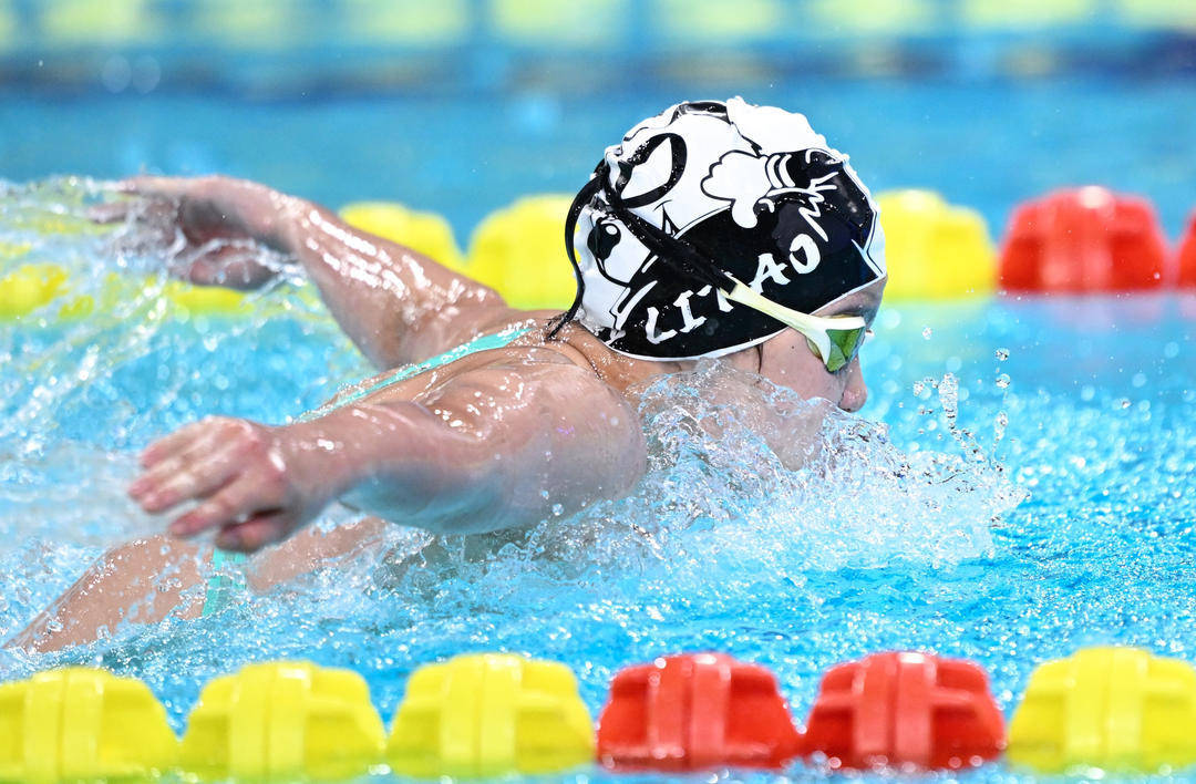 爱游戏亚洲官网-美国游泳选手刷新纪录，速度超越极限