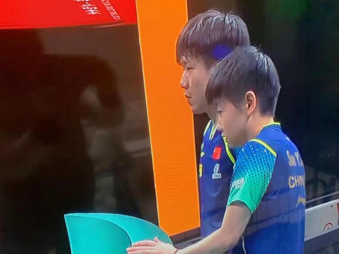 联赛新冠军诞生，欢呼声此起彼伏