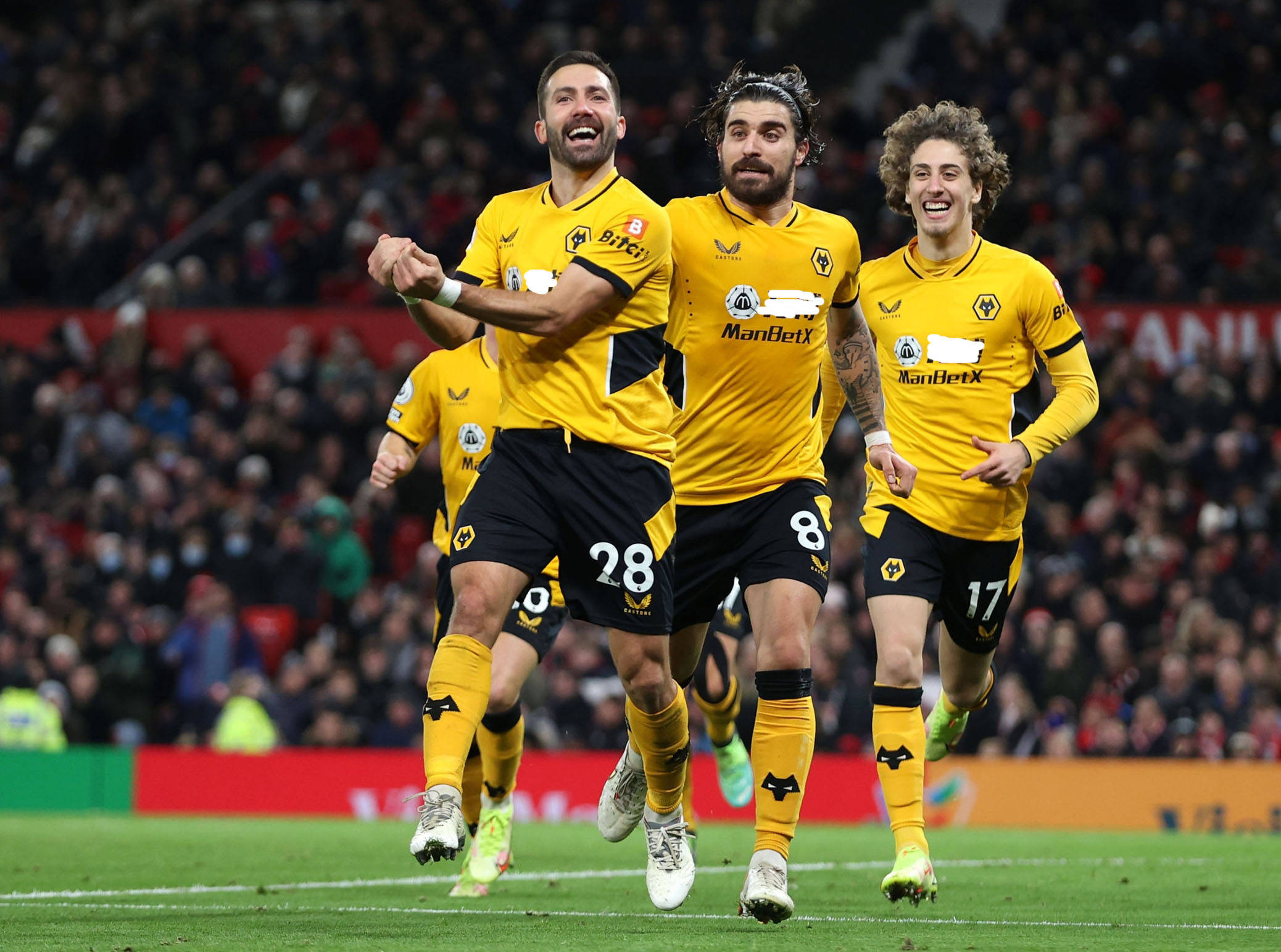 爱游戏登录-命悬一线，狼队客场迎来生死之战