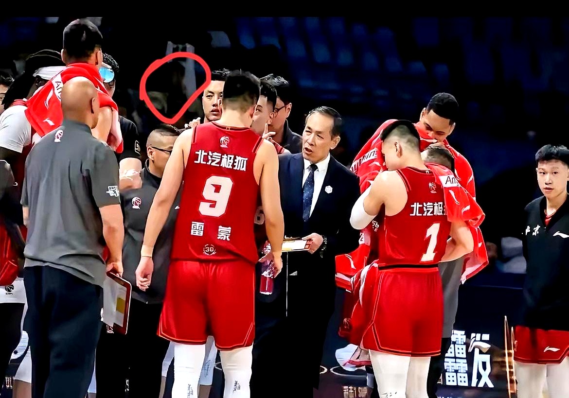 爱游戏体育官网-北京男篮不敌四川，客场失利