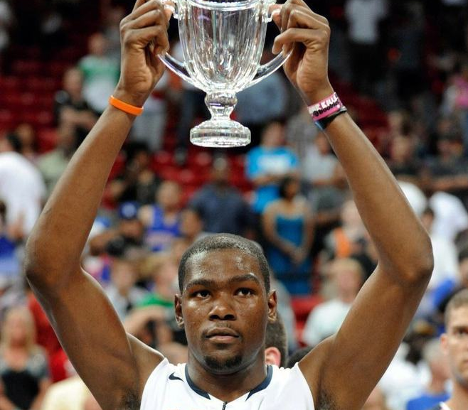 关于世界杯篮球赛场上球员飒爽英姿，实力强劲的信息