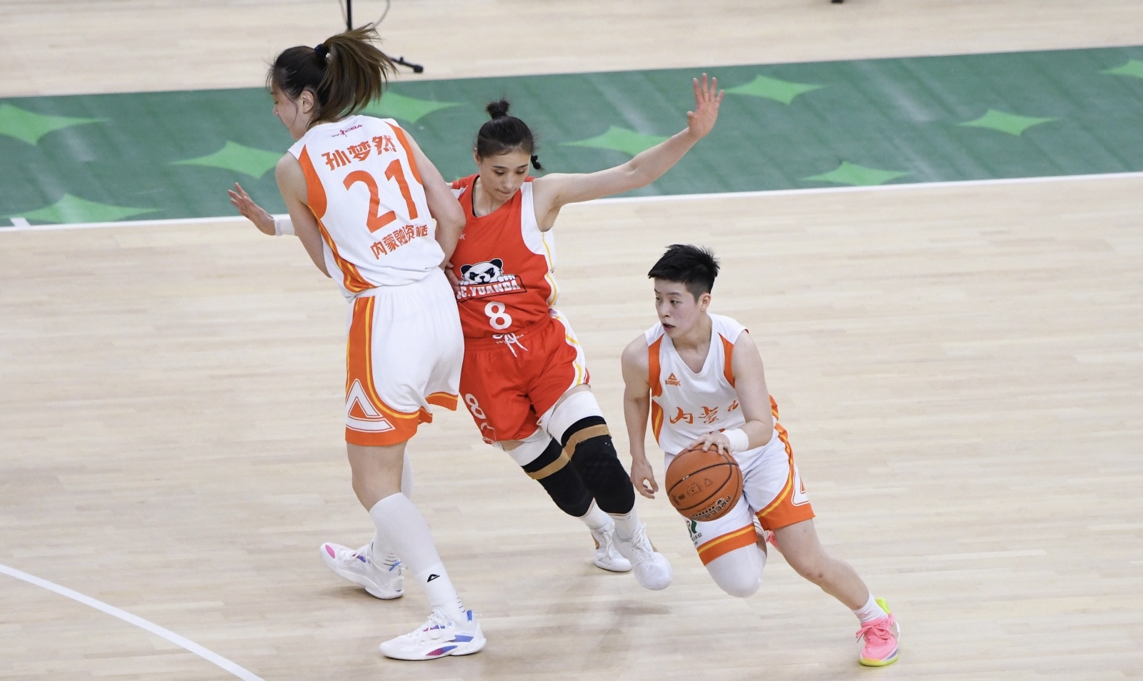 包含艰难取胜！球队困难情况下拼尽全力赢得比赛的词条