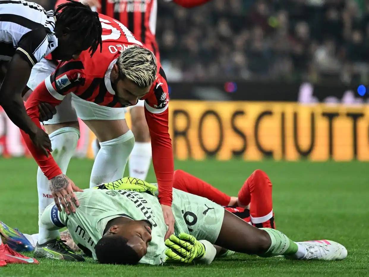 包含乌迪内斯主帅下课，寻求联赛复苏的词条