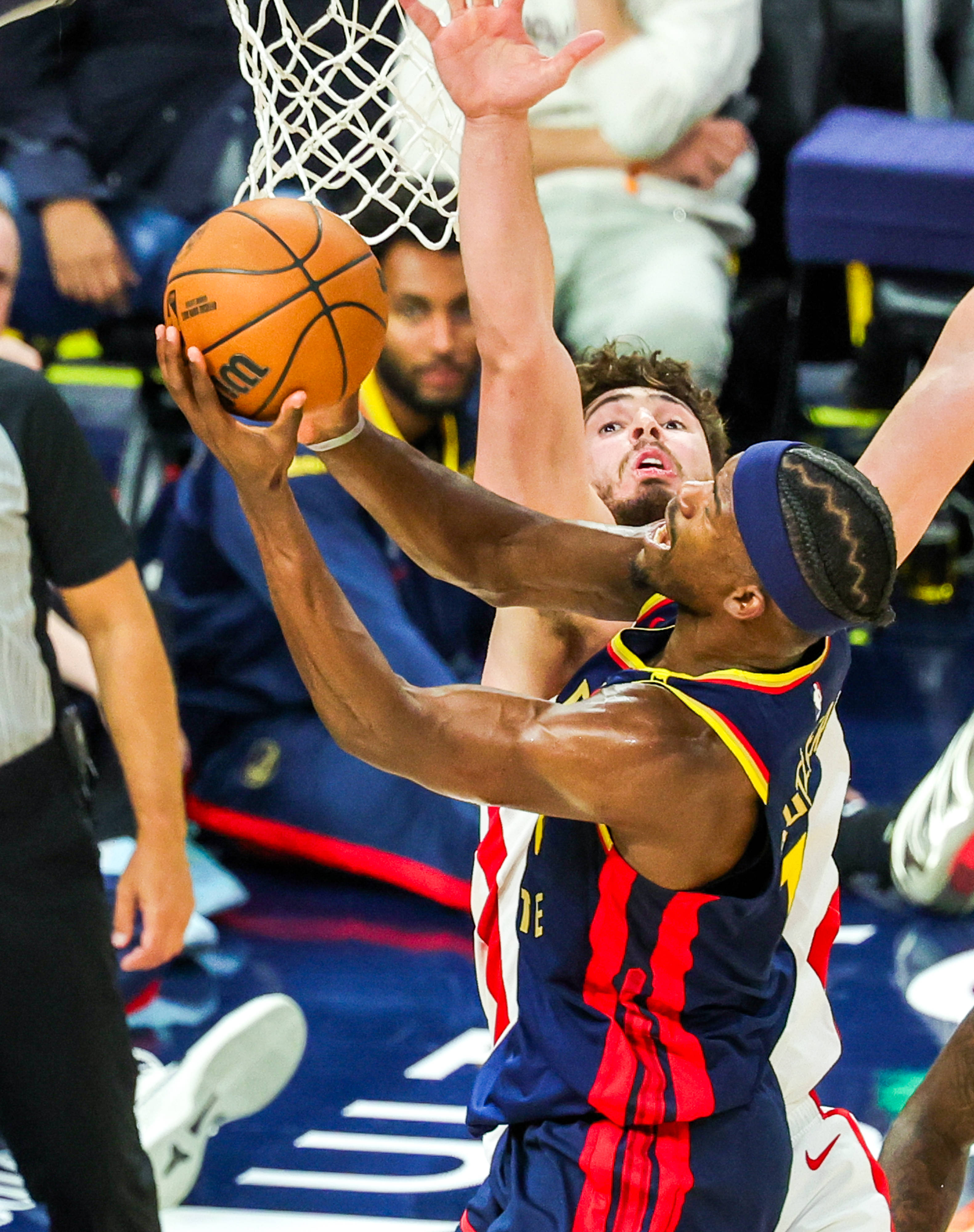 关于NBA季后赛:火箭队惊险胜利逼迫比赛七场大战的信息 关于NBA季后赛:火箭队惊险胜利逼迫比赛七场大战的信息